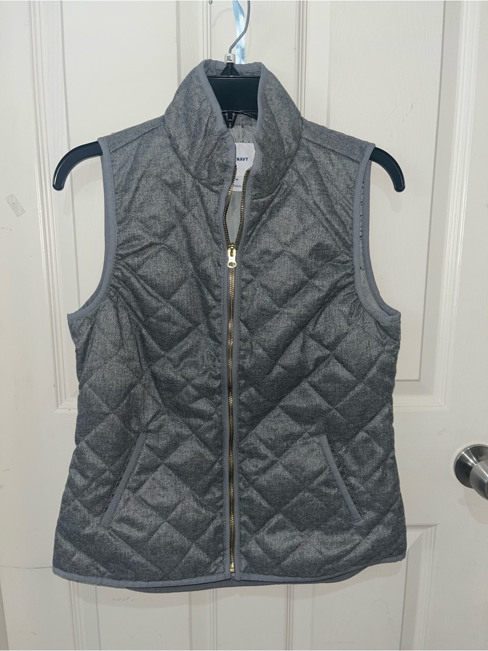 Old Navy Quilted Sleeveless Vest in Gray with Gold Zipper